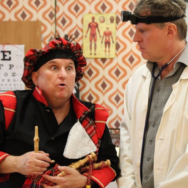 Nikdo nejsme normální